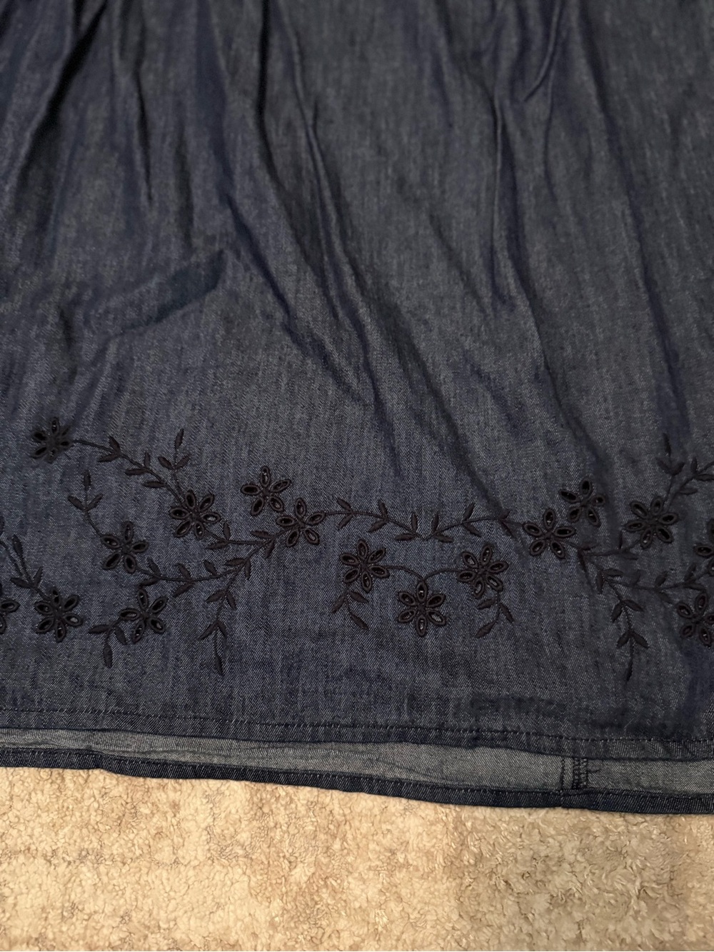 Free assembly Navy Maxi Skirt with Floral Embroidery size L 12/14-NWT - Picture 3 of 5